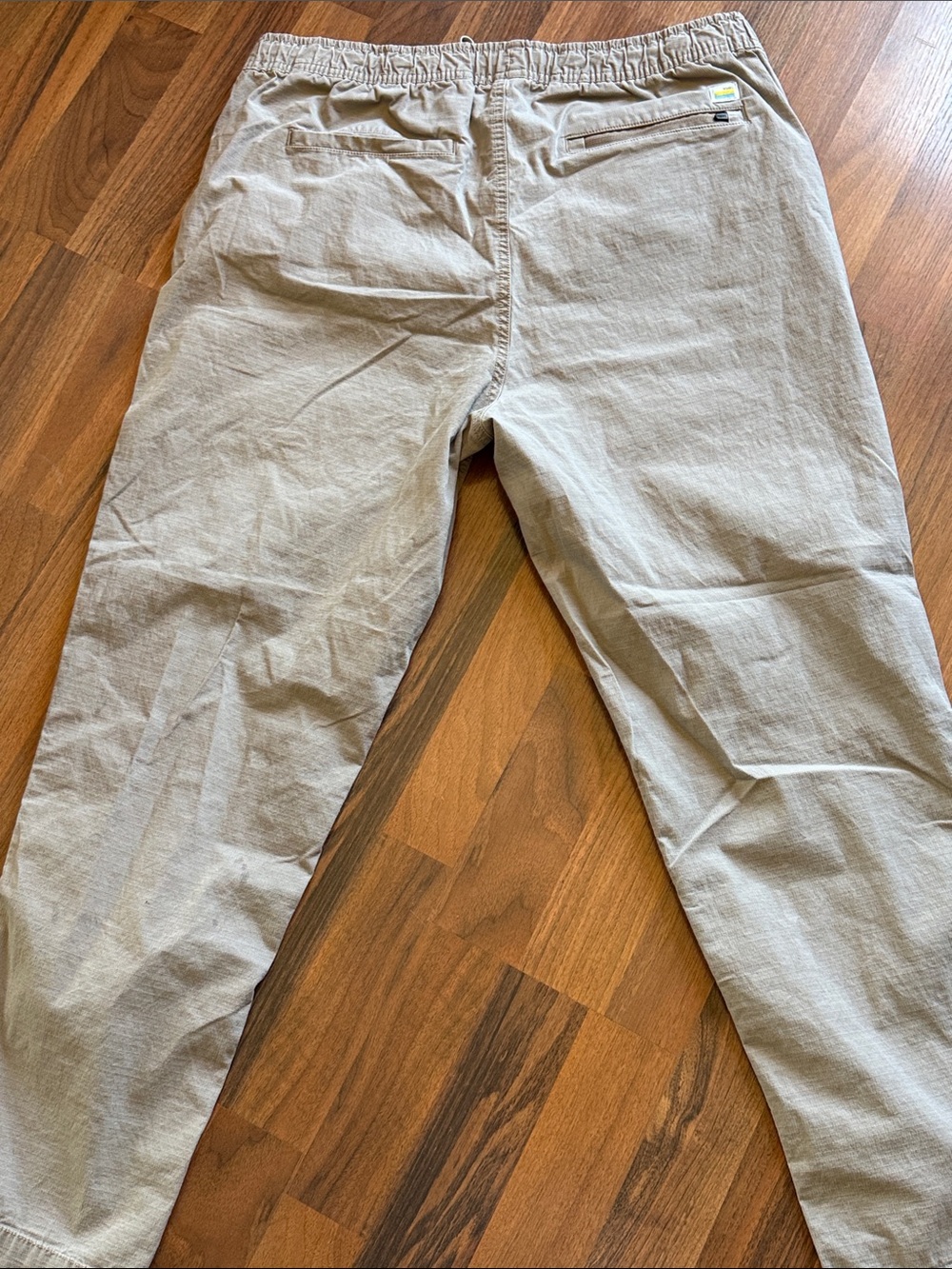 Vuori Womens Lightweight Drawstring pants  in Beige - Picture 4 of 8